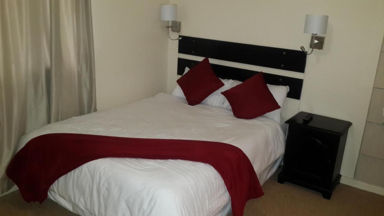 Victoria Hotel Bredasdorp Esterno foto
